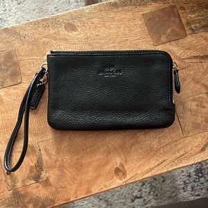 Coach wristlet - like new!